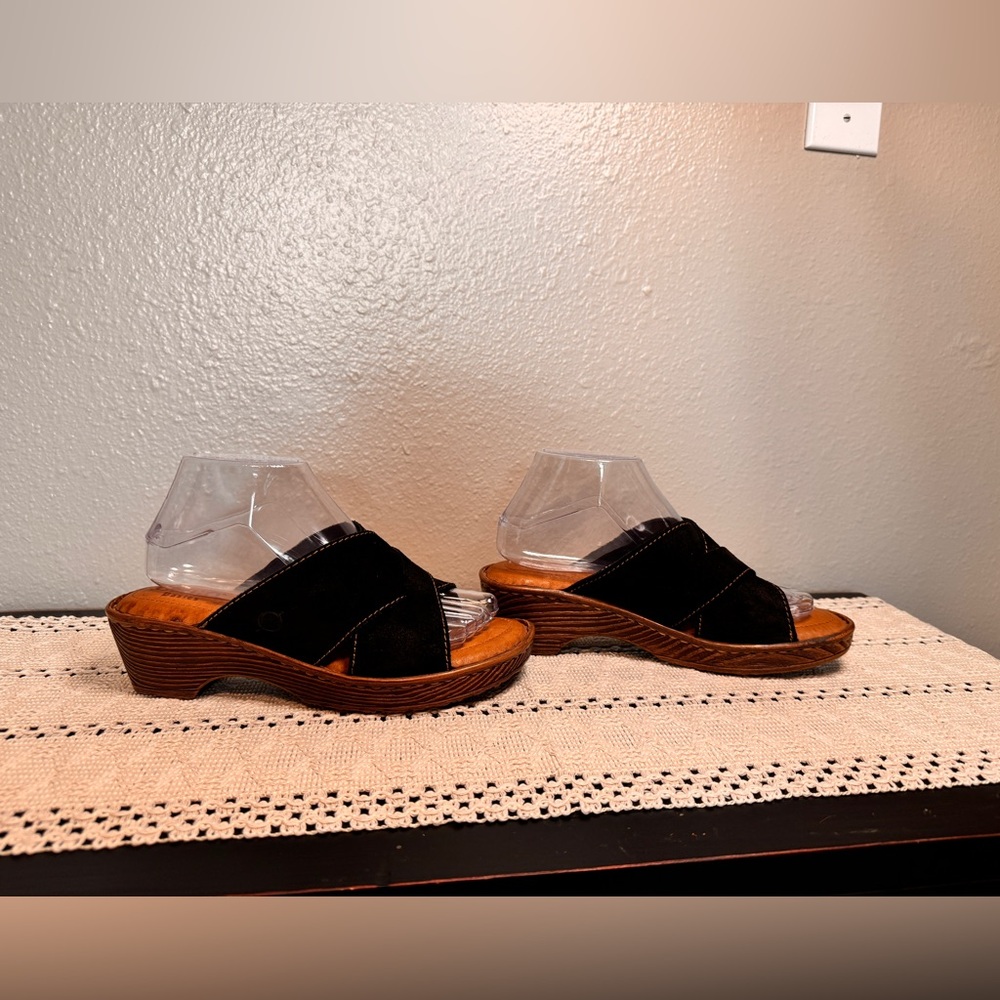 Born Women’s Black Teayo Suede Sandals - Picture 4 of 9